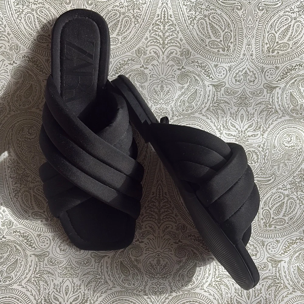 Zara Black Quilted Slide Sandals Size 39 - 8.5 - Picture 2 of 8